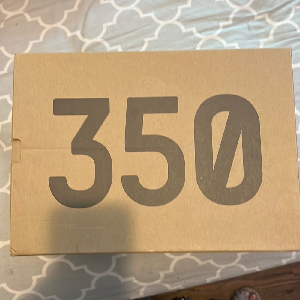 Yeezy boost 350 empty box. No shoes